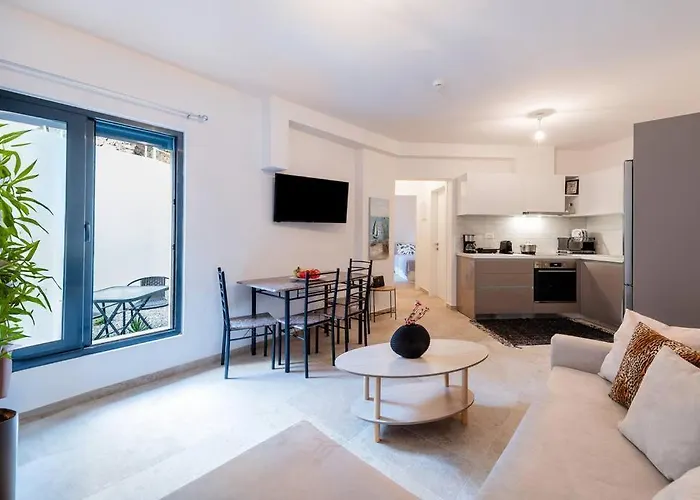 Rhodes Center Apartment