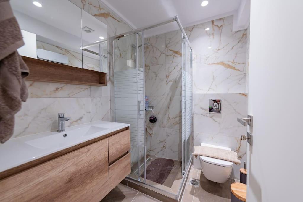 Rhodes Center Apartment