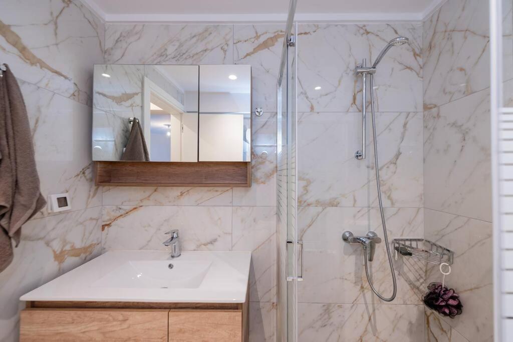 Rhodes Center Apartment *